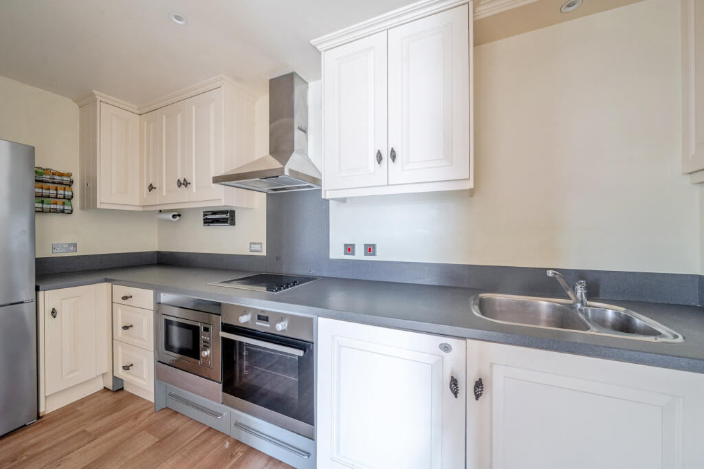 Apartment in Staines-upon-Thames - View 4