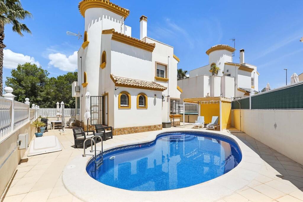 Main image of property: Valencia, Alicante, Pinar De Campoverde