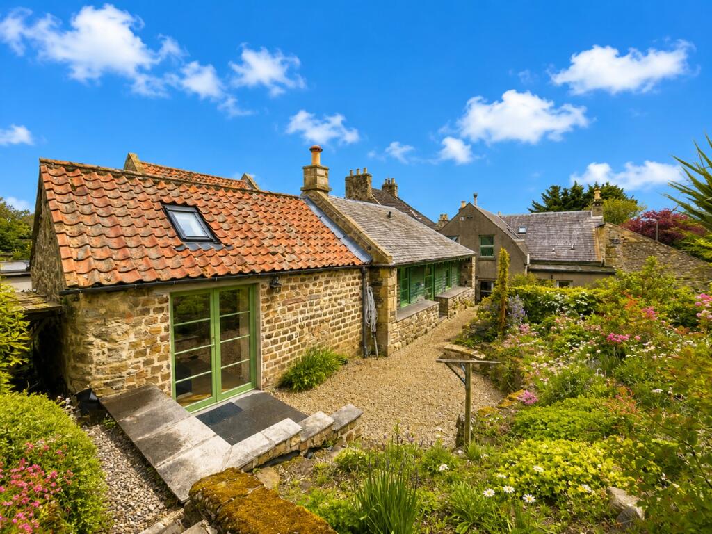 Main image of property: Stable Cottage & Lynallan House & Workshops, Kinnesswood, KY13