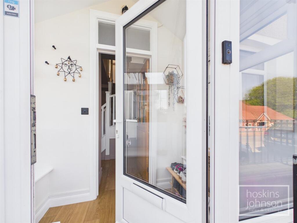 House in Pontypridd, Pen-y-coedcae - More