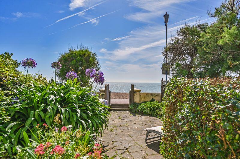 Hythe photo 3