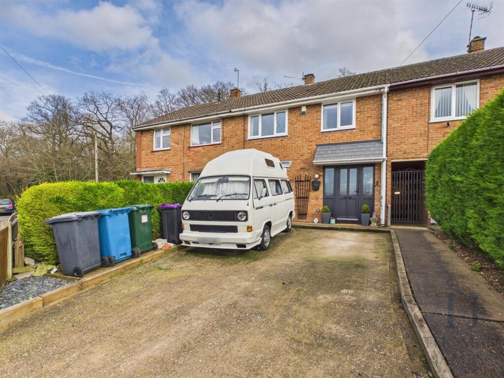 3-bed terraced on Flaxendale, Cotgrave, NG12, £210,000