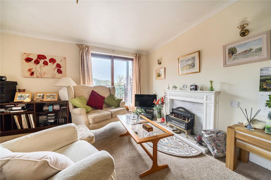 Hartford Court, Hartley Wintney, Hook, Hampshire, RG27 photo 2