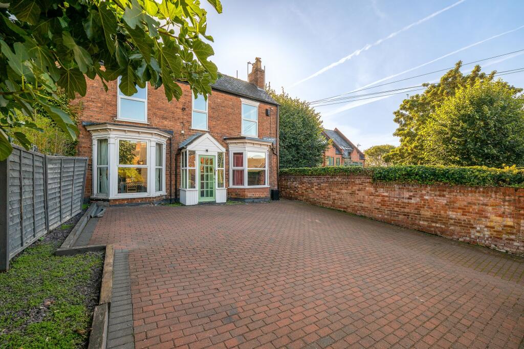 House in Lincoln - View 2