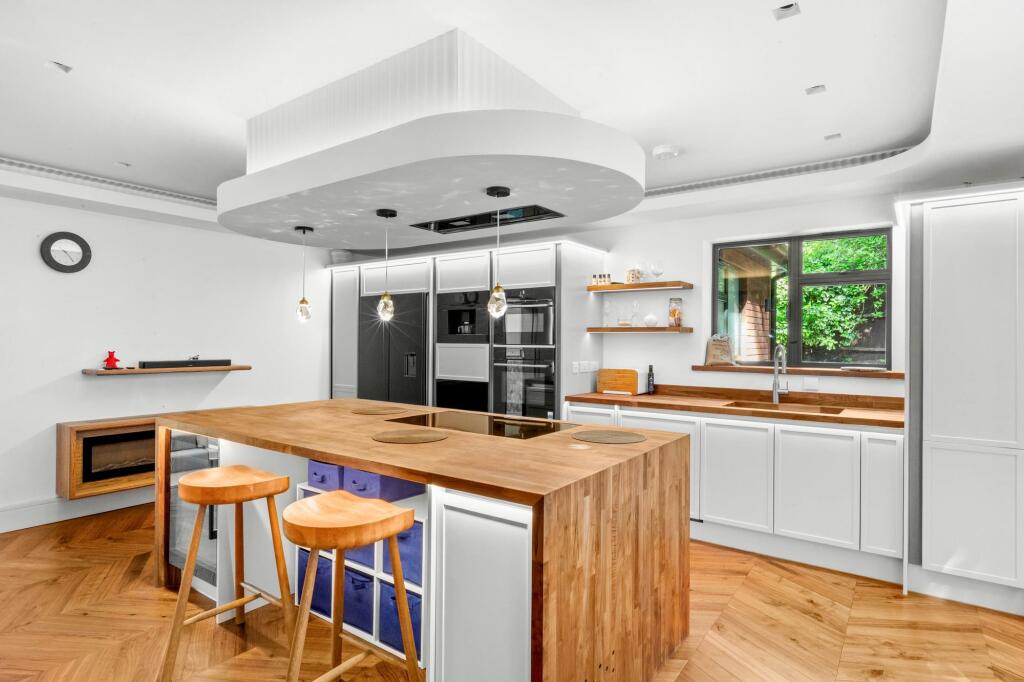 House in Hemel Hempstead - More