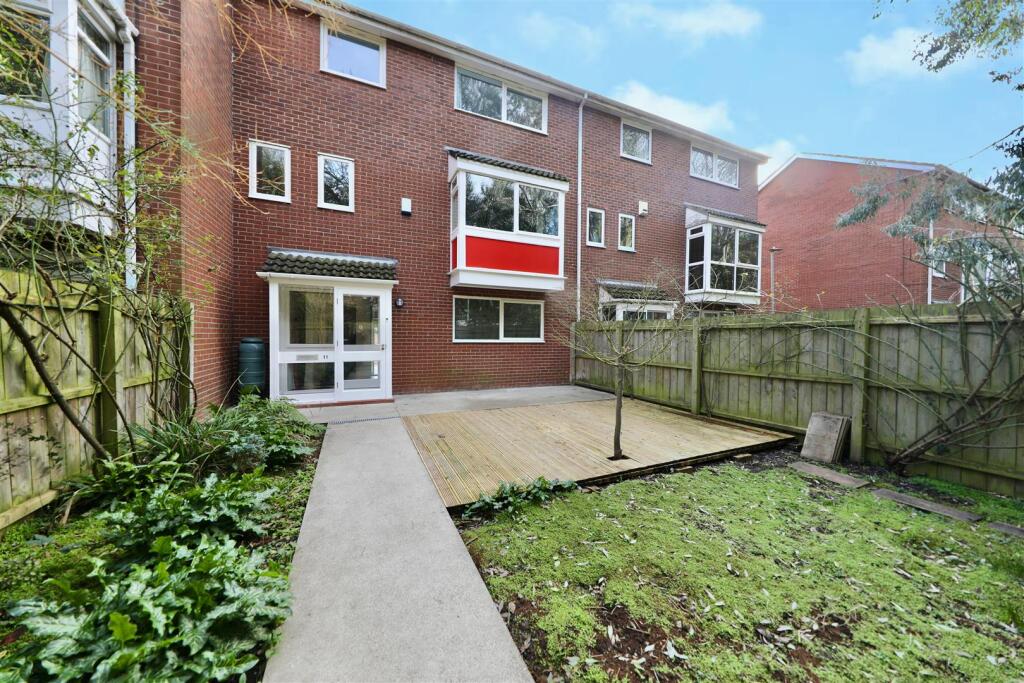 Main image of property: The Parade, Hull