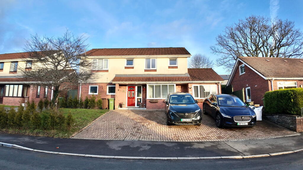 House in Newport - View 5
