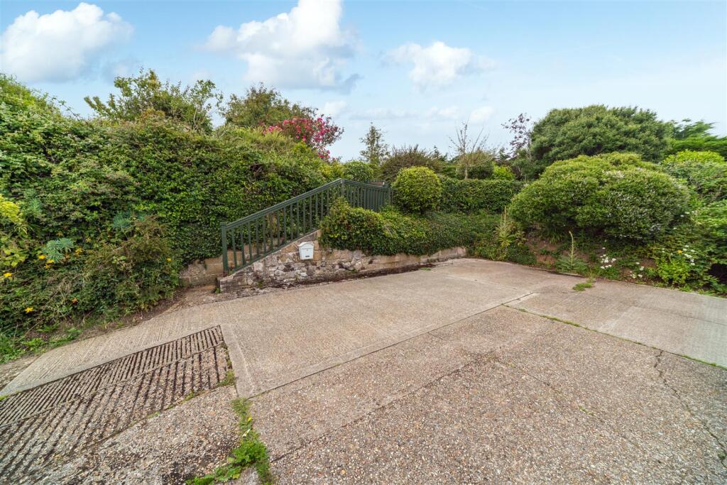 Gaggerhill Lane, Brighstone, Newport - More