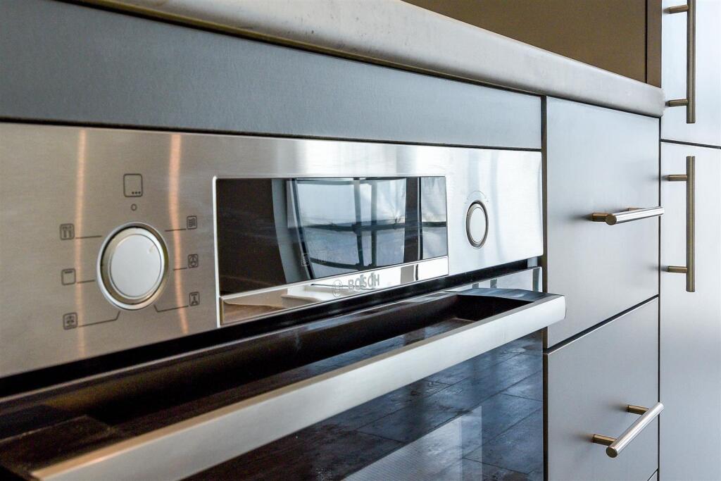 Apartment in Portsmouth, Portsea - View 5