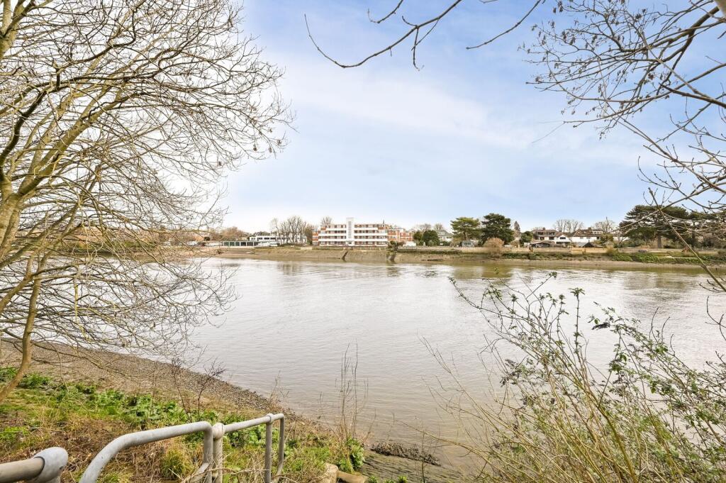 Apartment in London, Kew - More