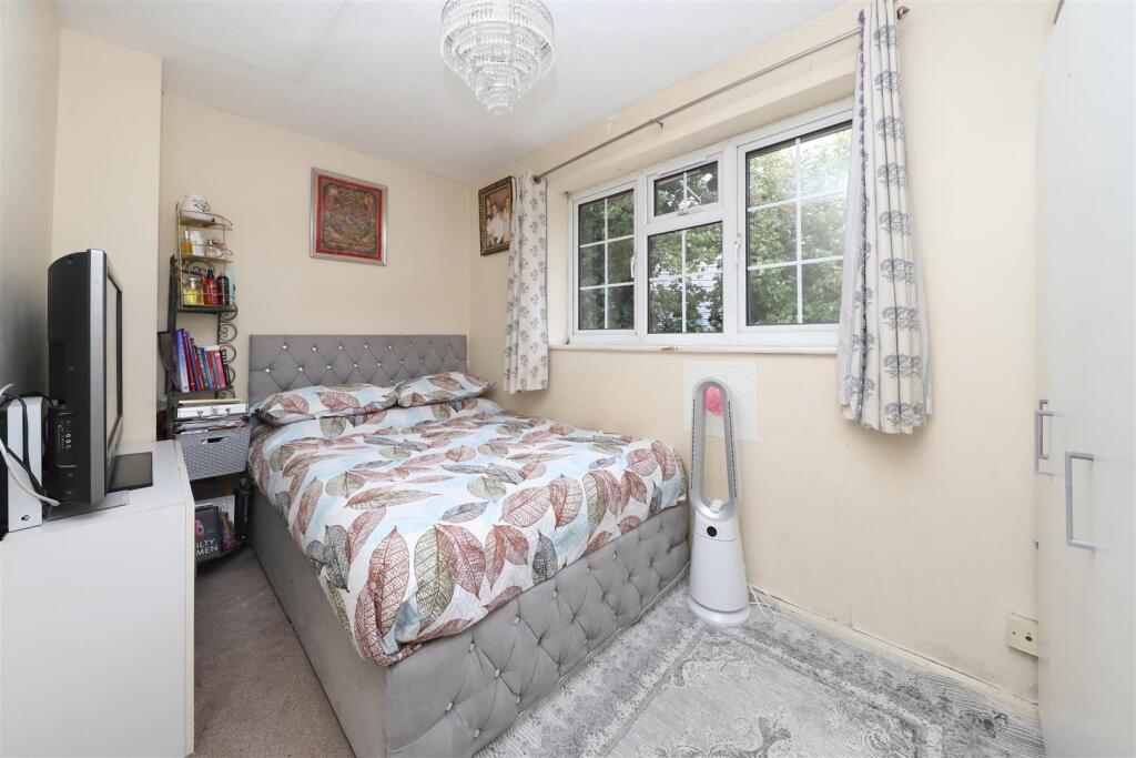 Woodhouse Close, Hayes photo 3