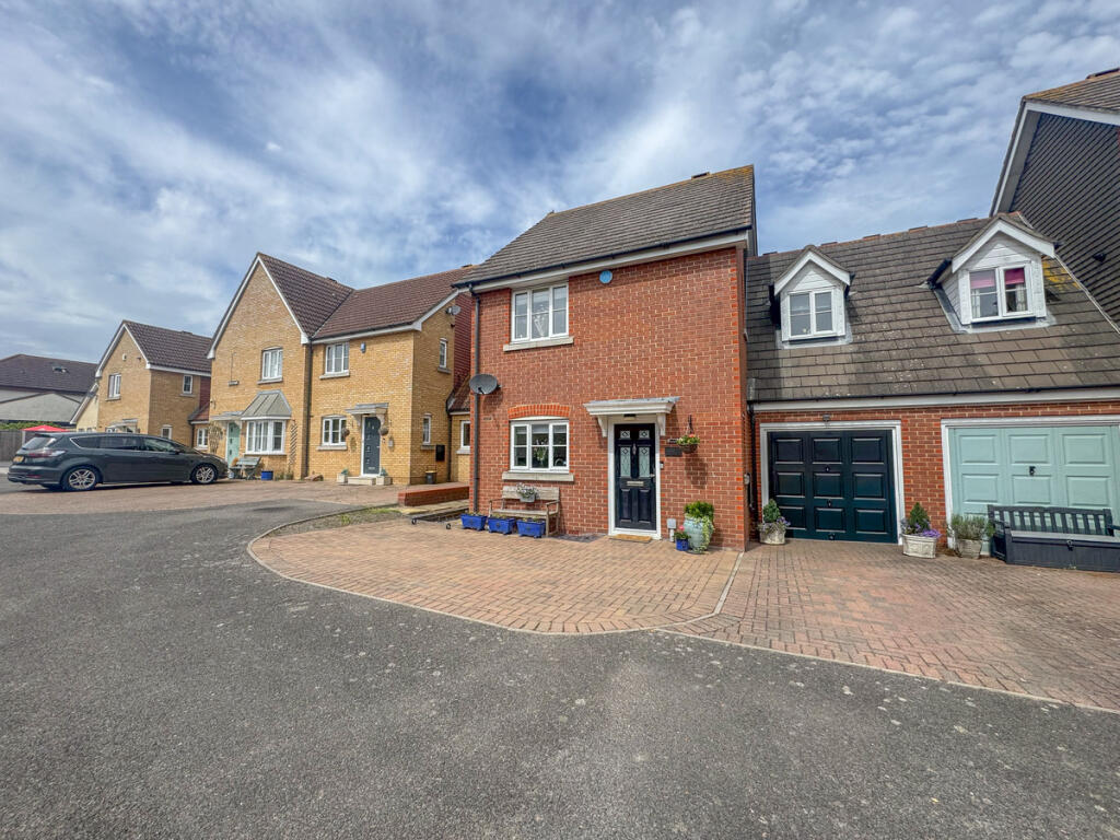Main image of property: Victory Lane, Rochford, SS4 3