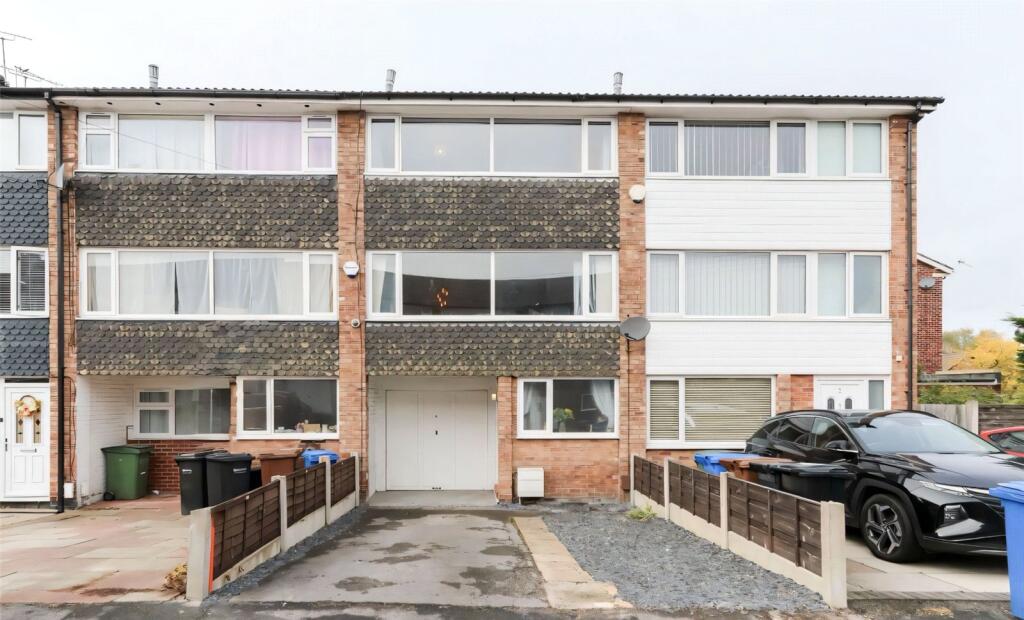 Main image of property: Fistral Avenue, Heald Green, Cheadle, Greater Manchester, SK8