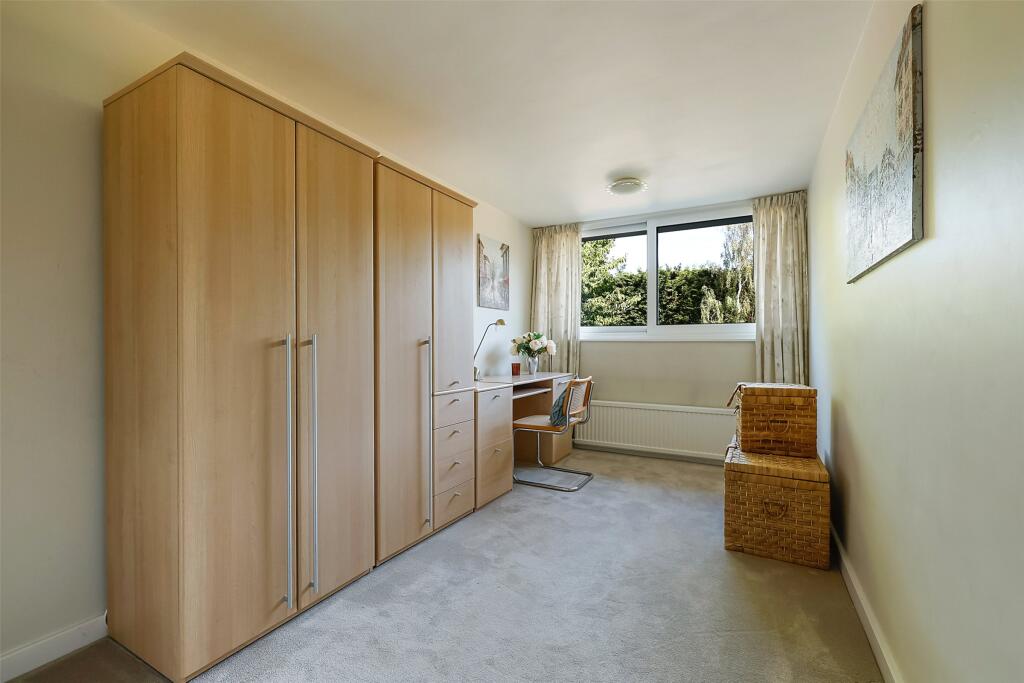 Apartment in Redhill - More