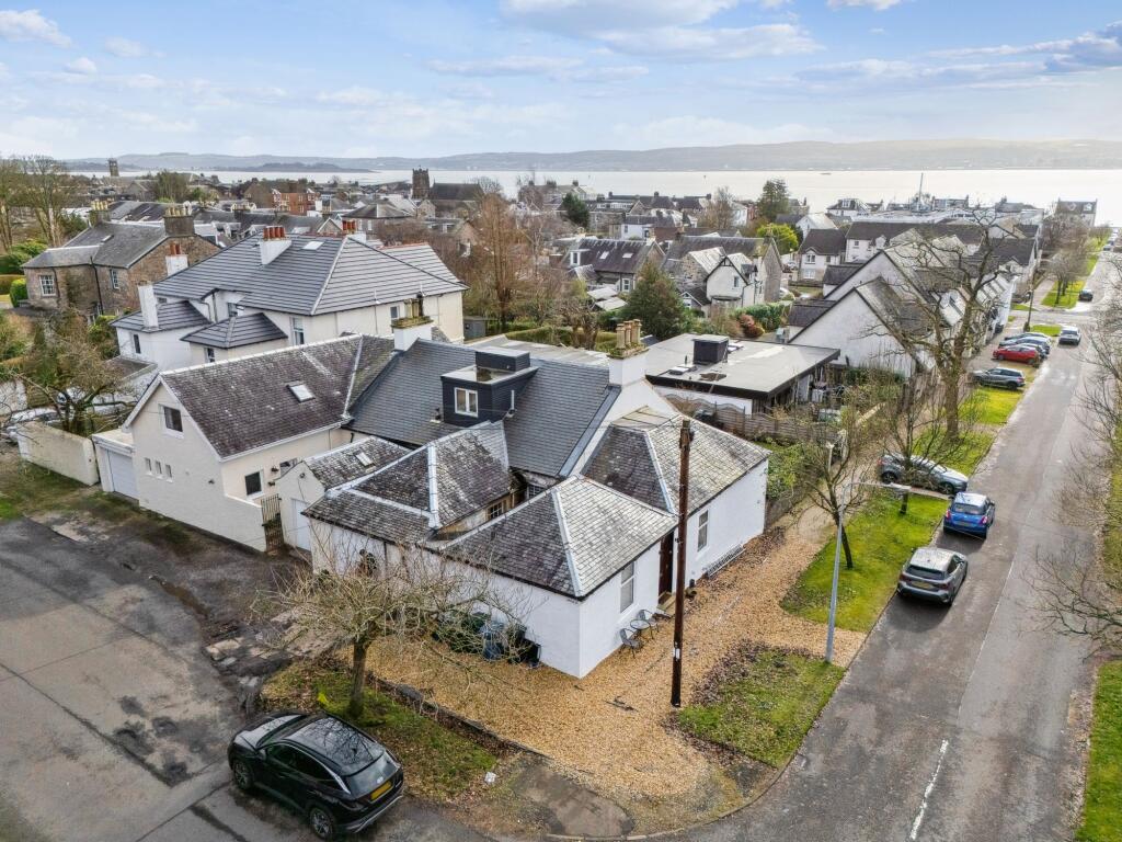 Main image of property: 107 West Argyle Street, Helensburgh, G84 8YQ