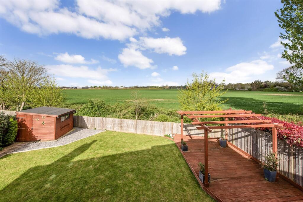 Summer Close, Aldingbourne photo 2
