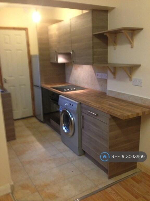 House in Lincoln - View 5