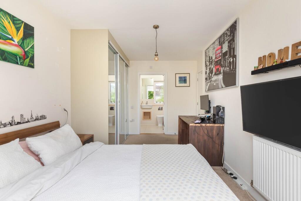 Churchill Way, Broadbridge Heath, RH12 - View 4