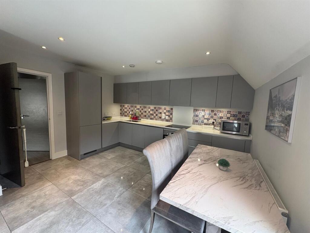 Apartment in Watford - View 2