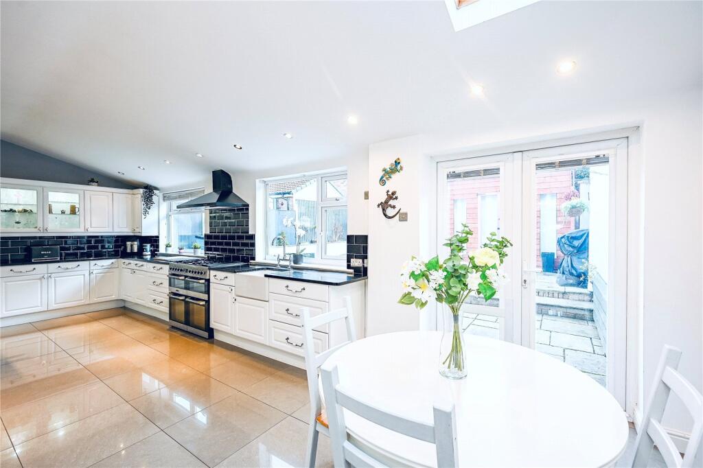 House in Cheshire, Hale - More
