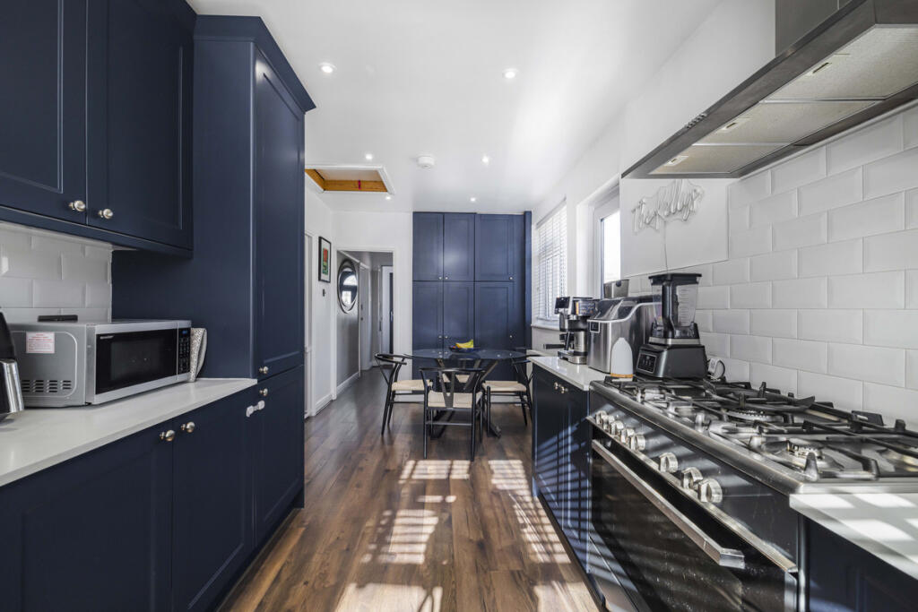 House in Bromley - View 3