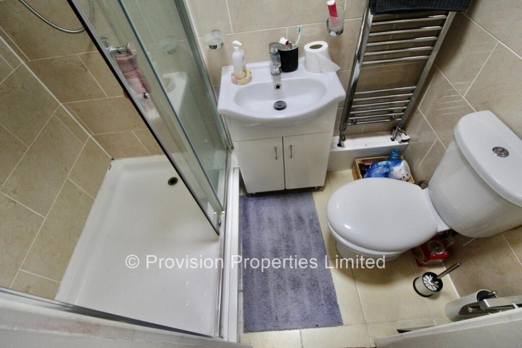 8 bedroom semi-detached house for rent