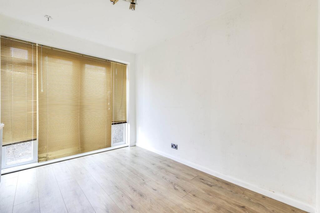 House in Leeds, West Yorkshire - View 4