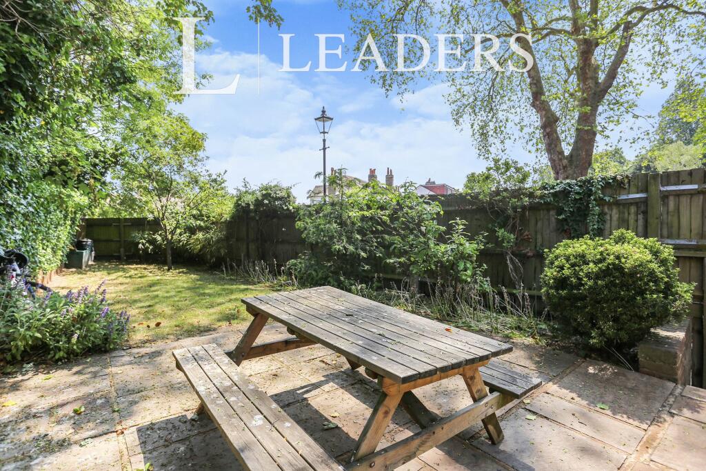 House in London - View 3