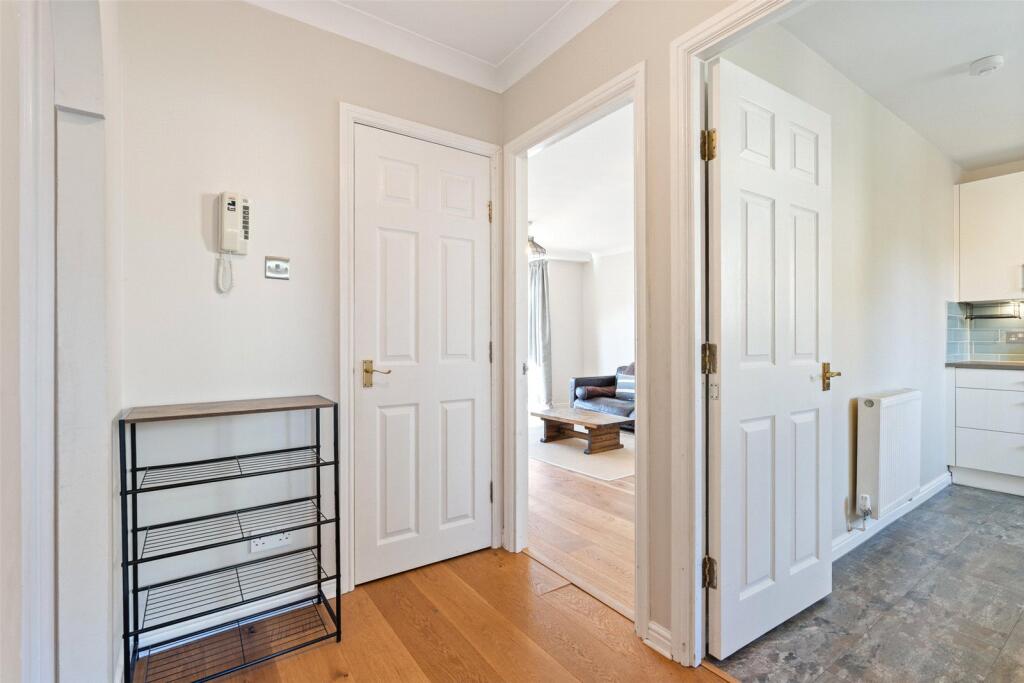 Apartment in Edinburgh, Roseburn - View 4