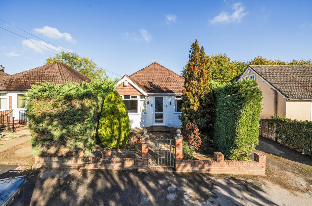 2-bed bungalow on The Crescent, Guildford, Surrey, GU2, £450,000