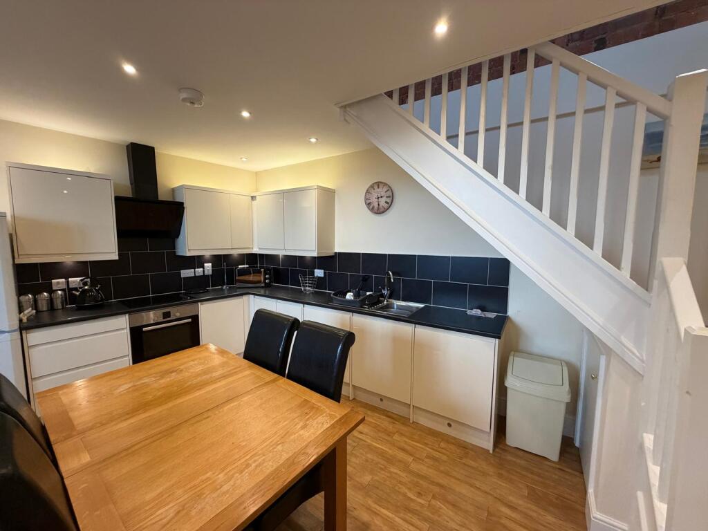 Apartment in Northampton, Semilong - View 4