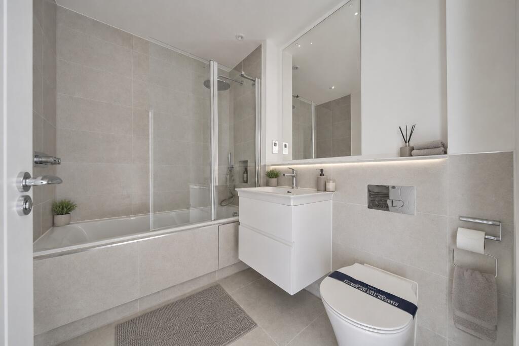 House in Slough - View 5