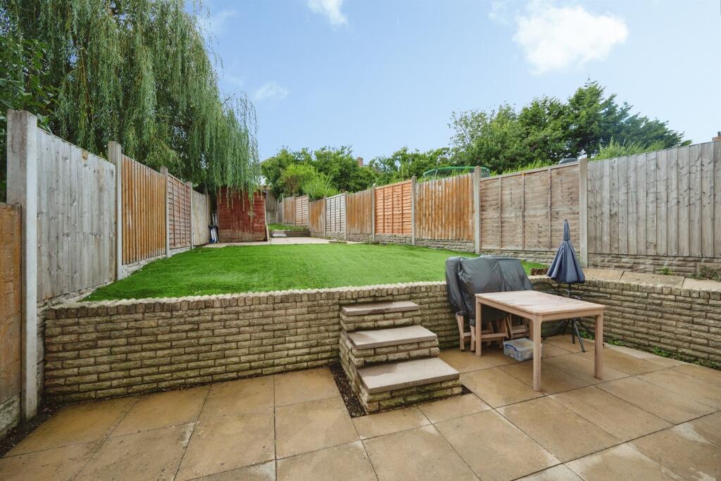Elizabeth Crescent, Oldbury photo 3