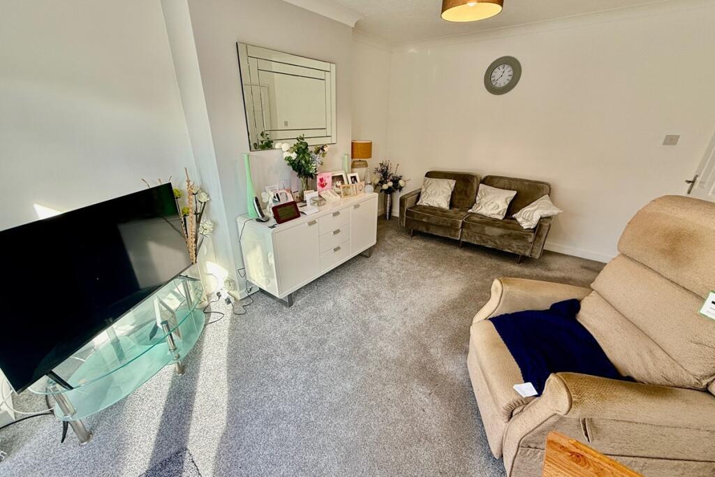 Humber Close, Durrington, Worthing, West Sussex, BN13 3NW photo 4