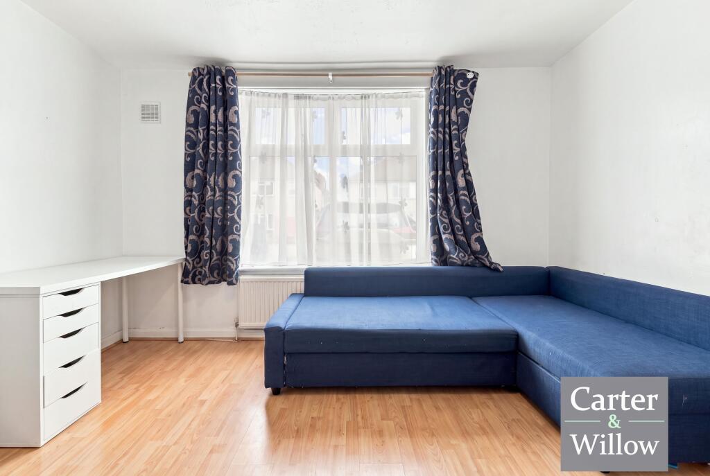 House in Romford - More