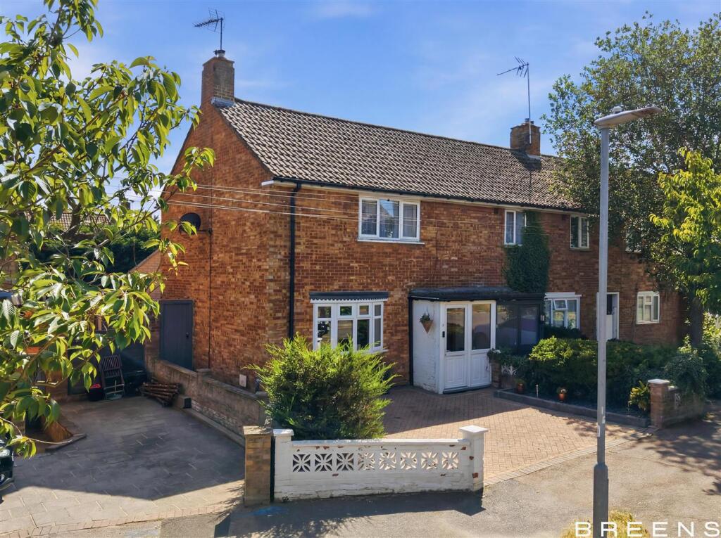 2-bed terraced on Hillview Gardens, Cheshunt, Waltham Cross, £450,000