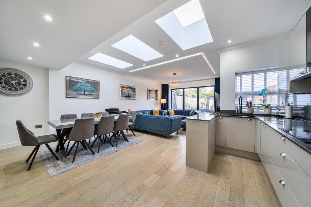 House in Harrow - View 5