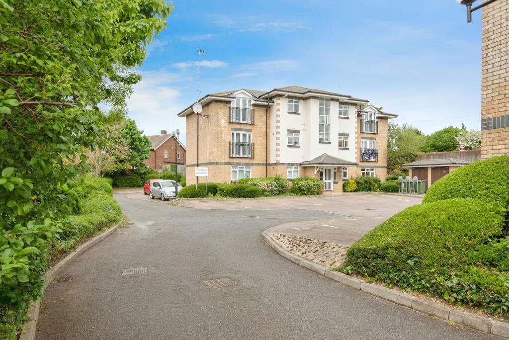 Main image of property: Stevenage Road, Hitchin, SG4 9DW