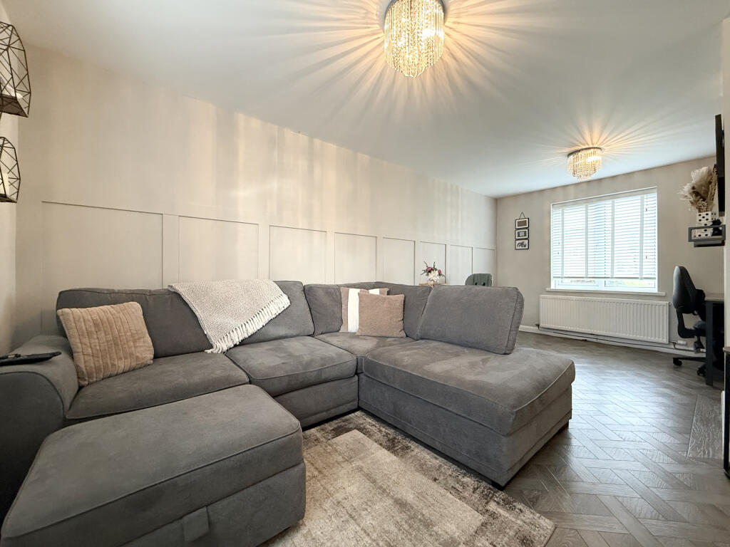 Meadow Close, Hirwaun, Aberdare photo 2