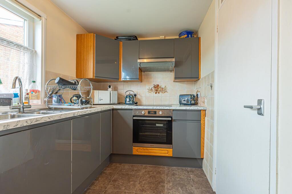 Apartment in Newport - View 5