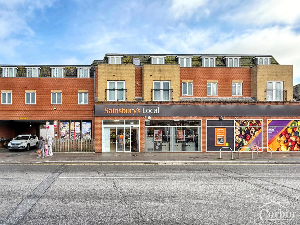 2-bed apartment on Wimborne Road, Bournemouth, BH9 2, £180,000