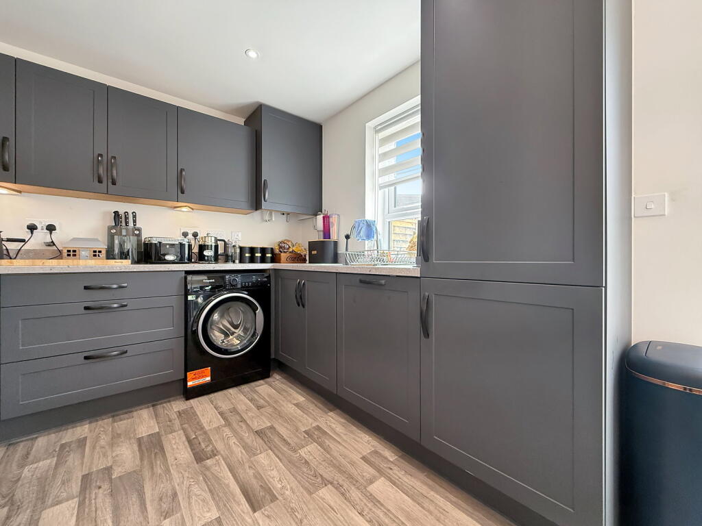 Baynton Close, Westbury, BA13 photo 4