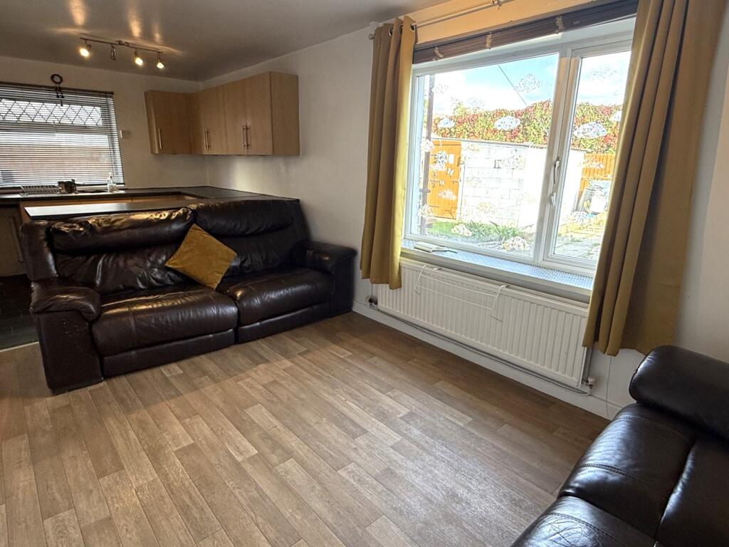 House in Swansea, Sandfields, Sandfields West - More