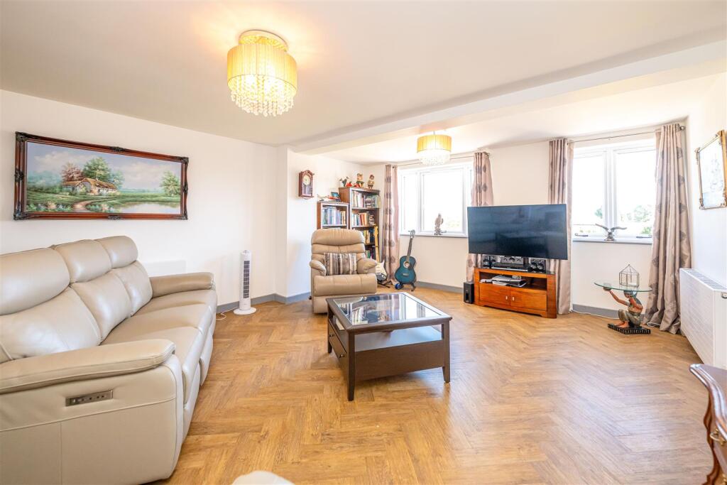 House in Stoke-on-Trent - More