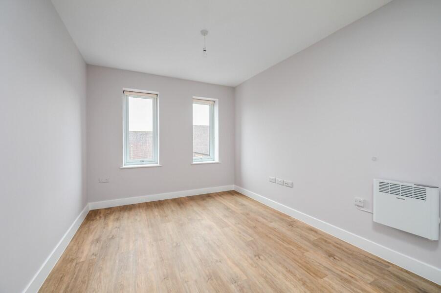 Apartment in Surrey Heath, Surrey - View 4