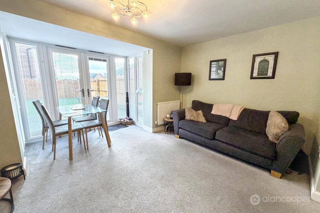 House in Nuneaton and Bedworth, Warwickshire - View 4