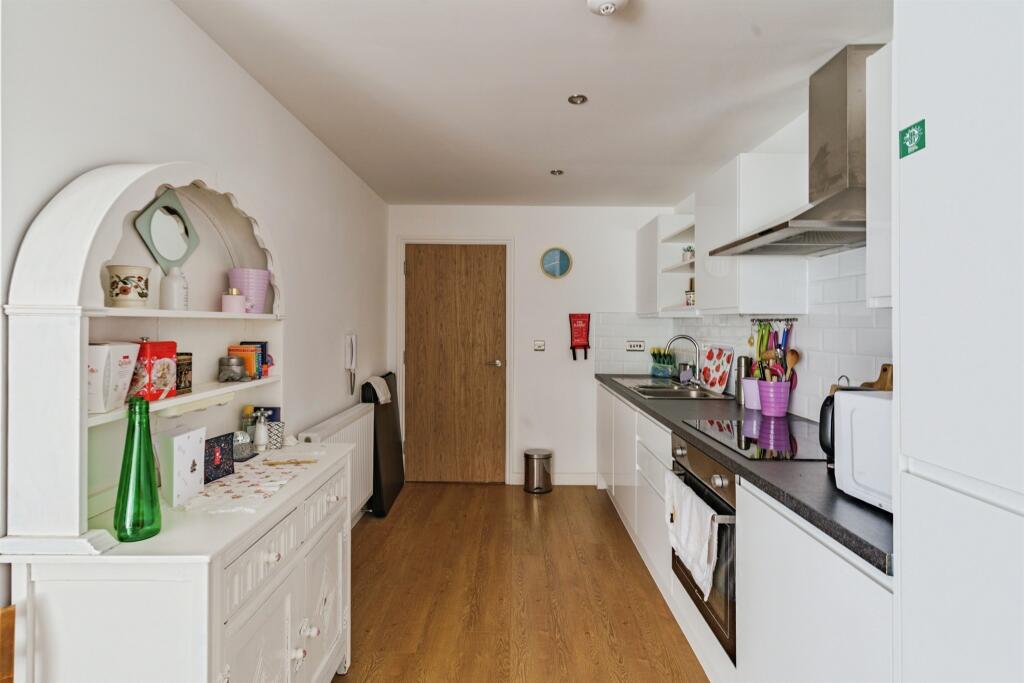 Apartment in Adur, West Sussex - View 4