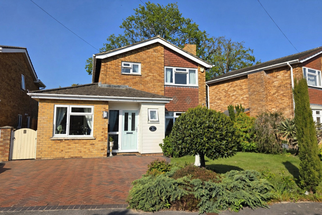 4-bed detached on Heath Lawns, Catisfield, £450,000