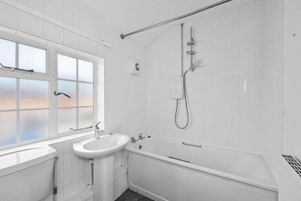 House in Braintree, Meadow View, Silver End - View 4