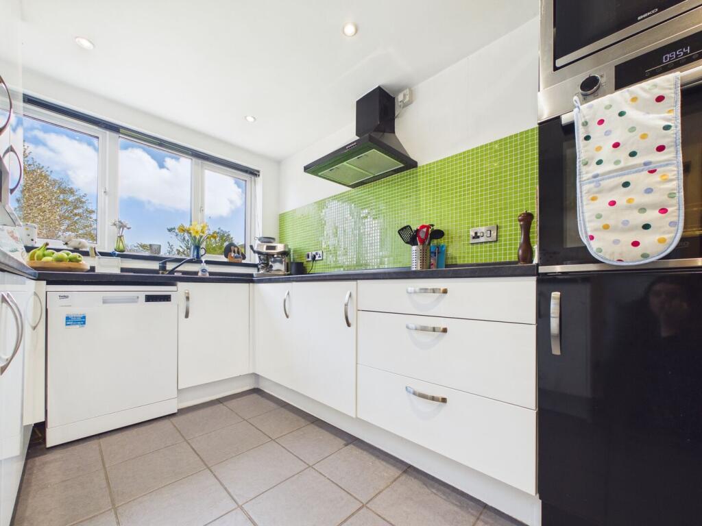 House in Newport - View 3